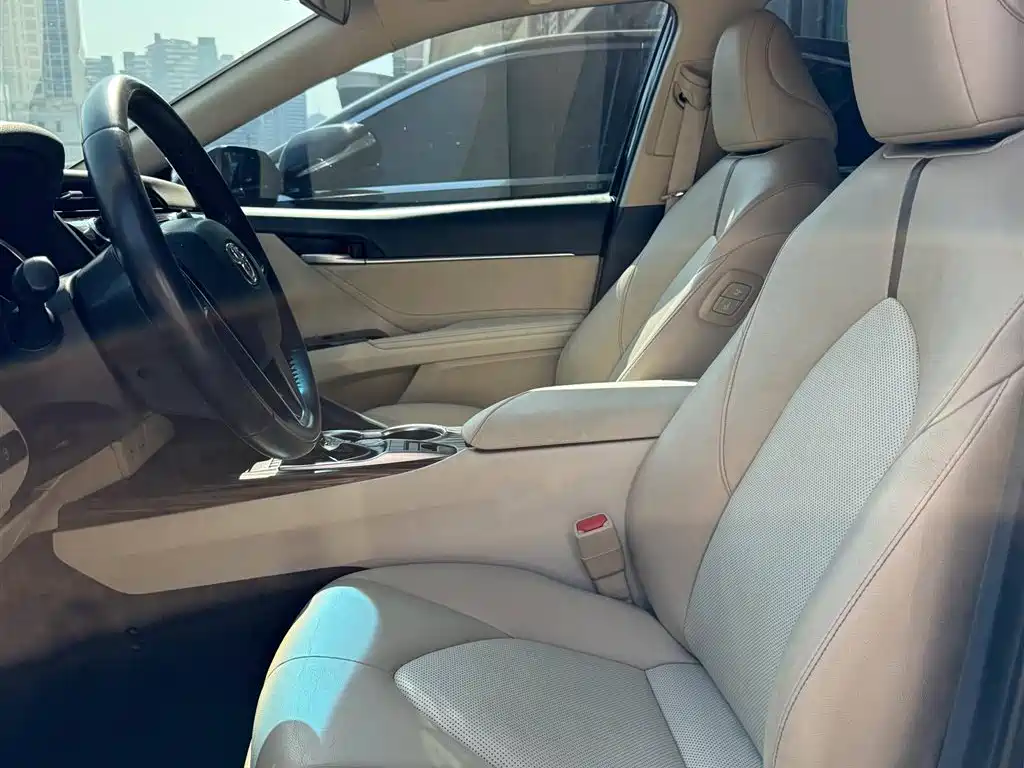 Toyota Camry 2021 2.5G Luxury Edition фото 2