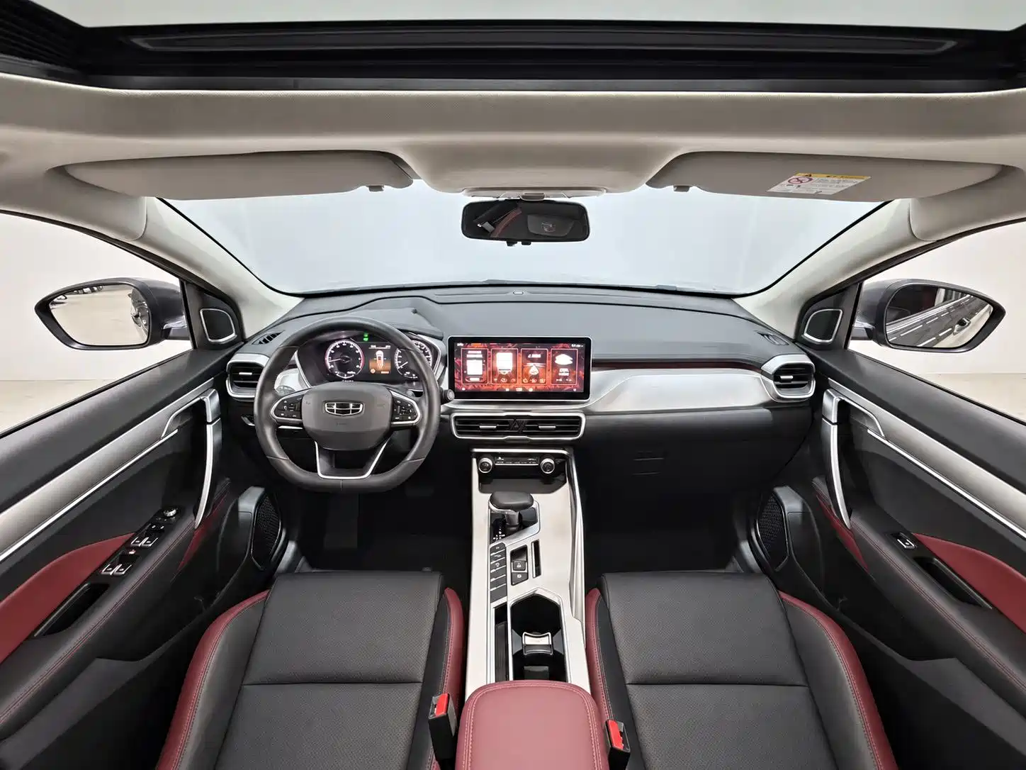 Фото 23 - Geely Coolray