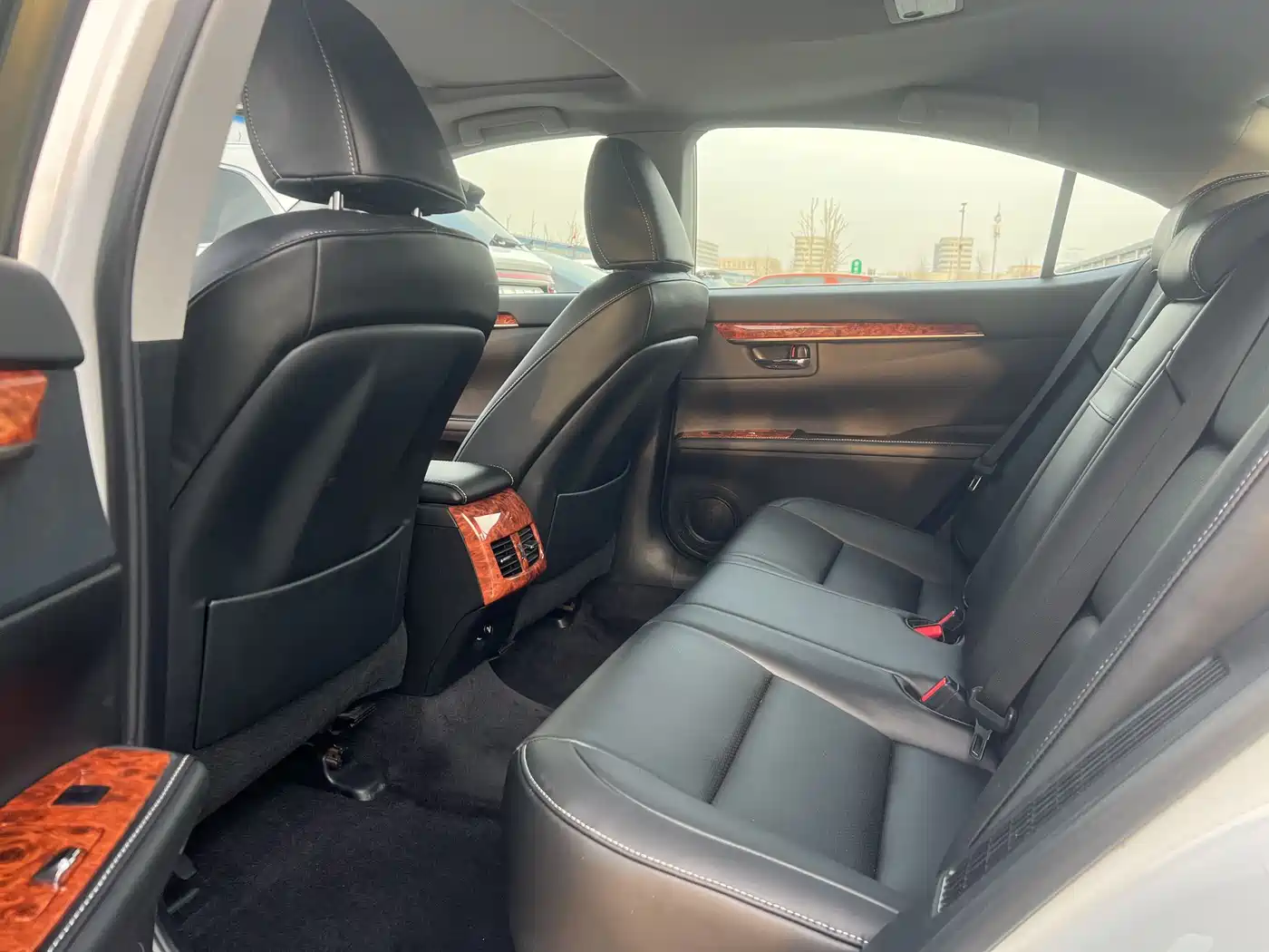 Lexus ES 2014 300h Elite Edition фото 8