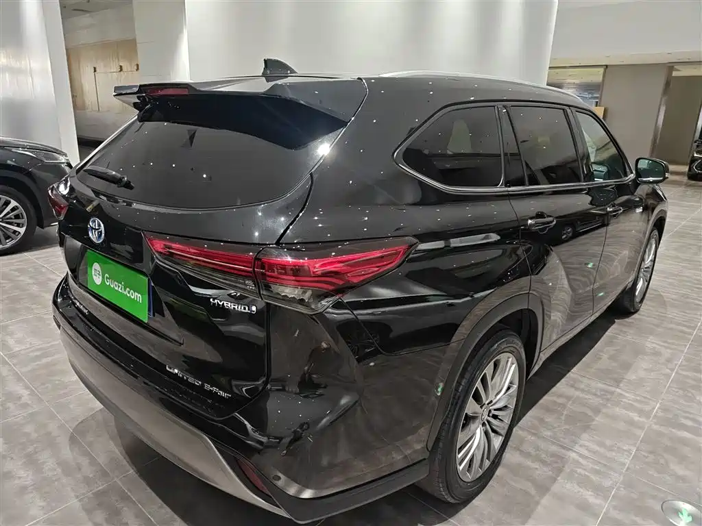 TOYOTA HIGHLANDER