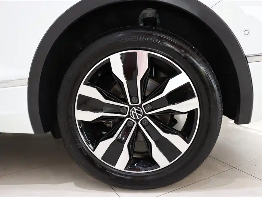 Volkswagen Tiguan L 2024 330TSI Automatic 2WD R-Line Premium Enjoyment Edition фото 16