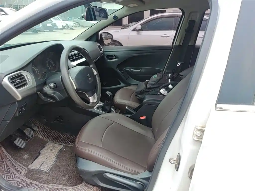 Peugeot 301 2016 1.6L Manual Comfort Edition фото 11