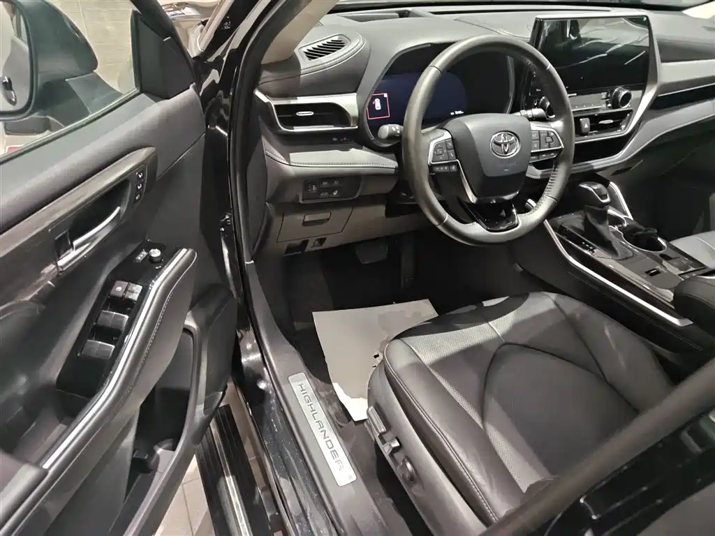 TOYOTA HIGHLANDER