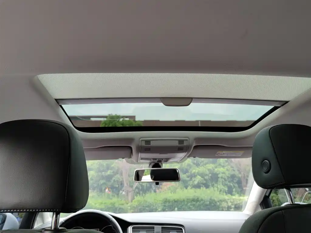 Volkswagen Golf 2020 Beloved Edition 280TSI DSG Comfort фото 9