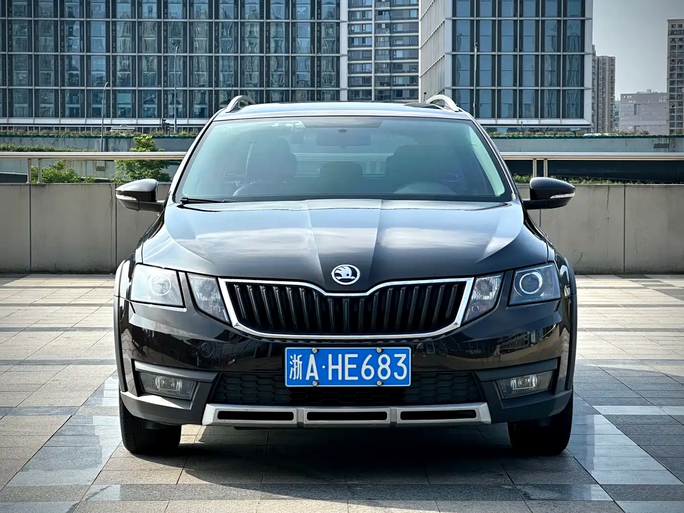 Škoda Octavia 2018 Model Wagon TSI230 DSG Comfort Edition фото 2
