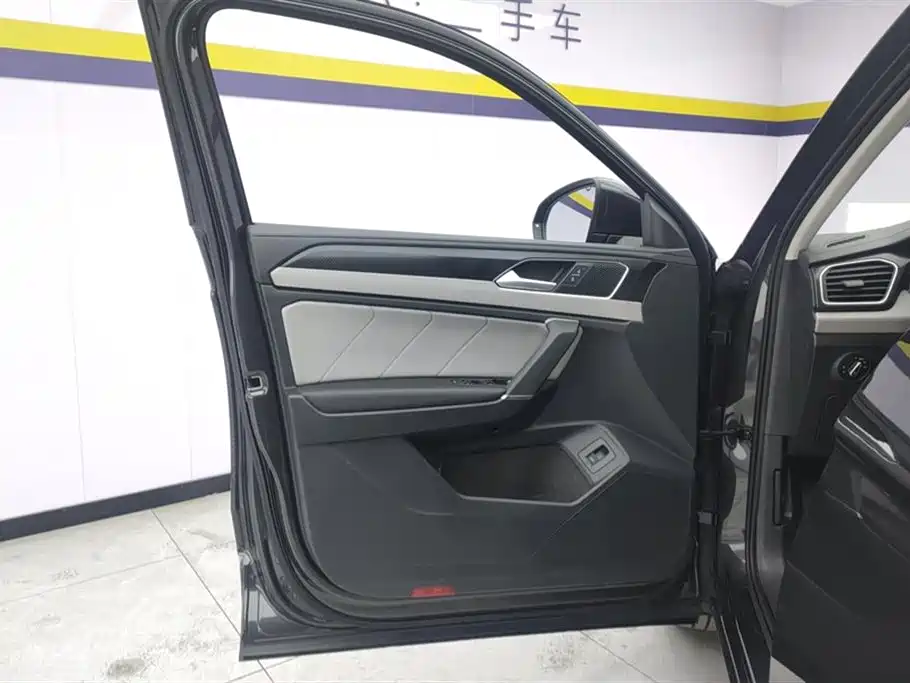 Volkswagen Tayron 2024 300TSI 2WD Luxury Plus Advanced фото 7