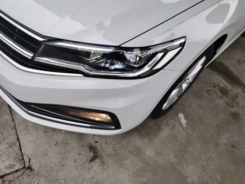 VOLKSWAGEN BORA