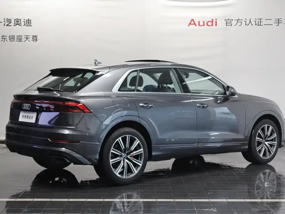 Audi Q8 2026 2024 45 TFSI Luxury Sport