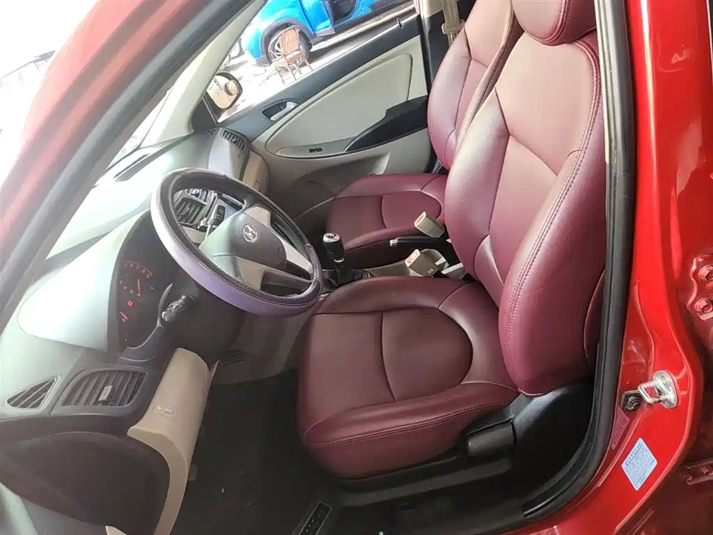 Hyundai Verna 2014 1.4L Manual Smart GLS фото 15