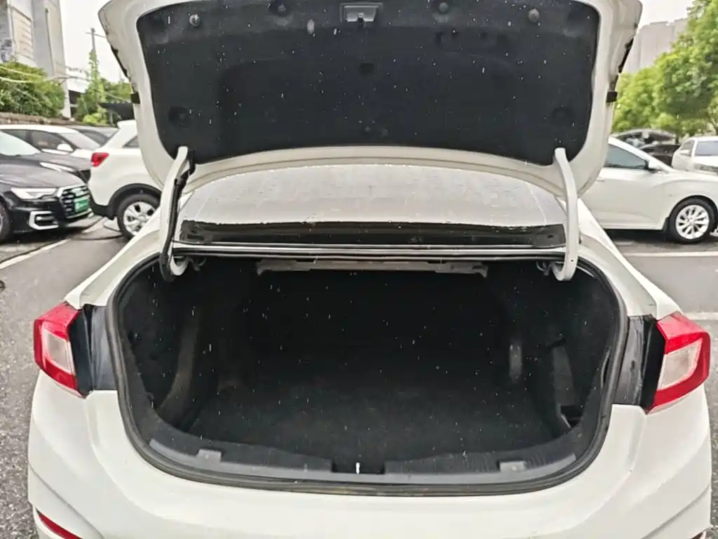 Chevrolet Cruze 2018 2018 320 Automatic Pioneer Sunroof Edition