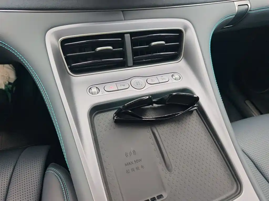 BYD Hai Shi 07 DM-i 2025 150 Pilot+ Edition фото 9