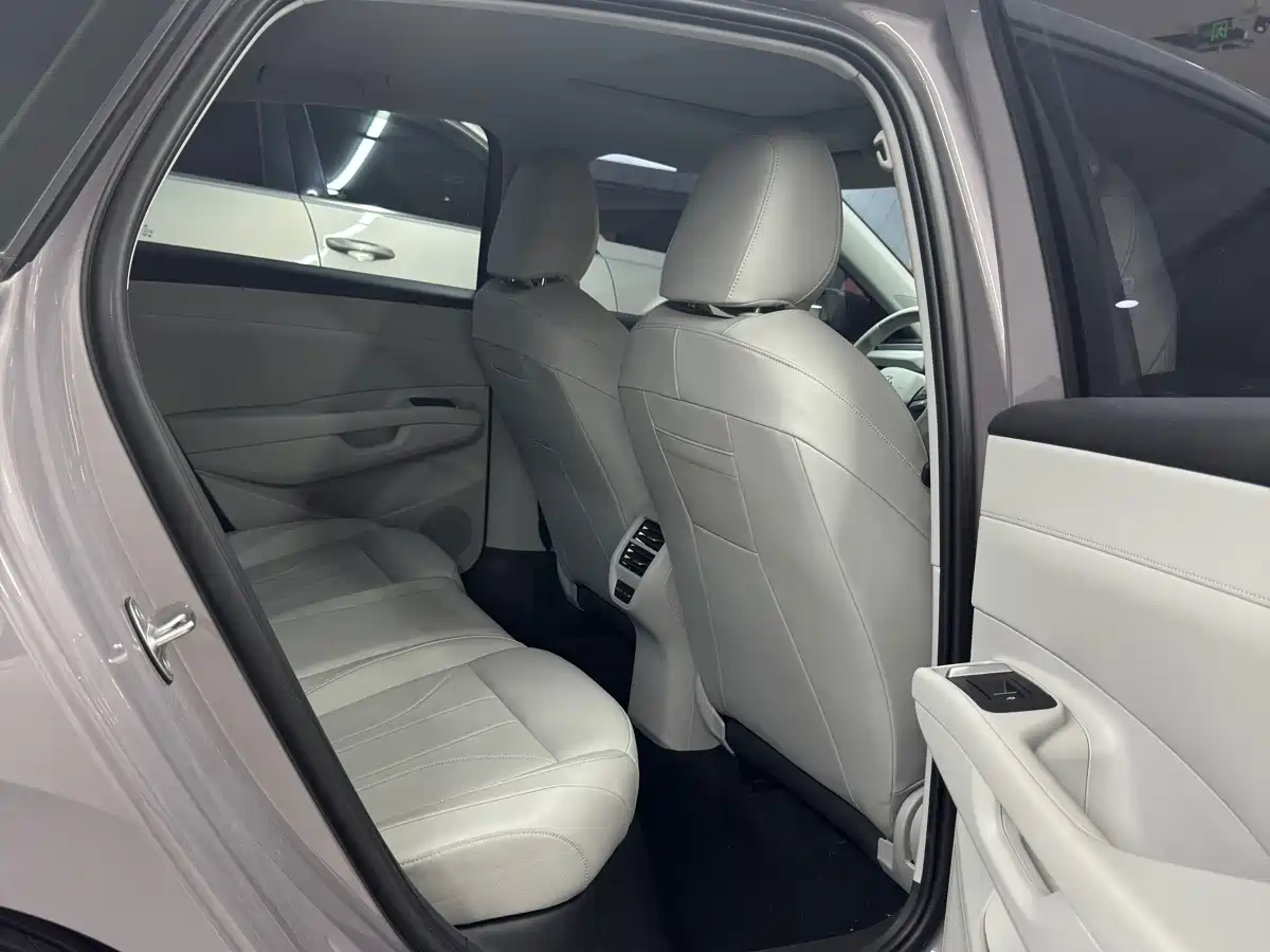 Photo 9 - Volkswagen Lavida