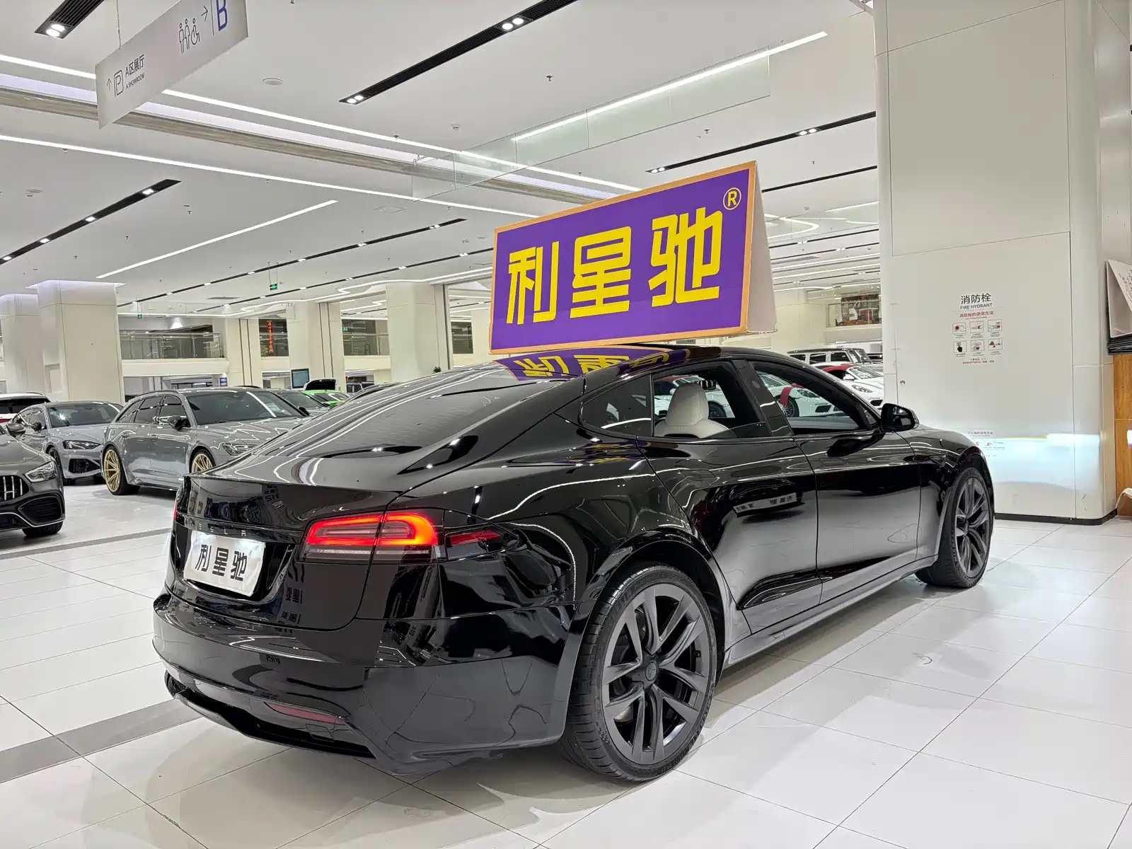 Фото 4 - Tesla Model S