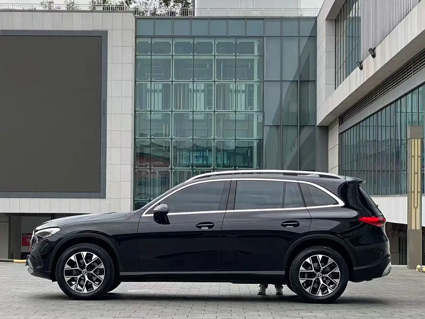 Mercedes-Benz GLC 2023 GLC 260 L 4MATIC Sport 5-seater фото 9