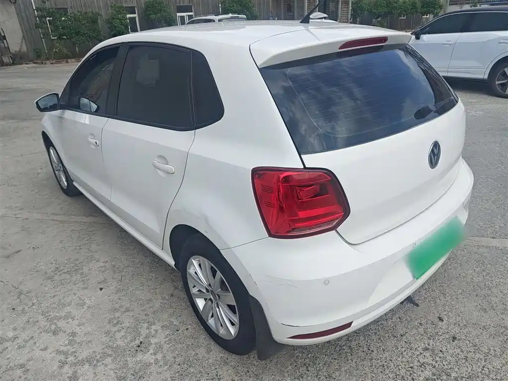 Volkswagen Polo 2014 1.4L Automatic Comfort Edition фото 26