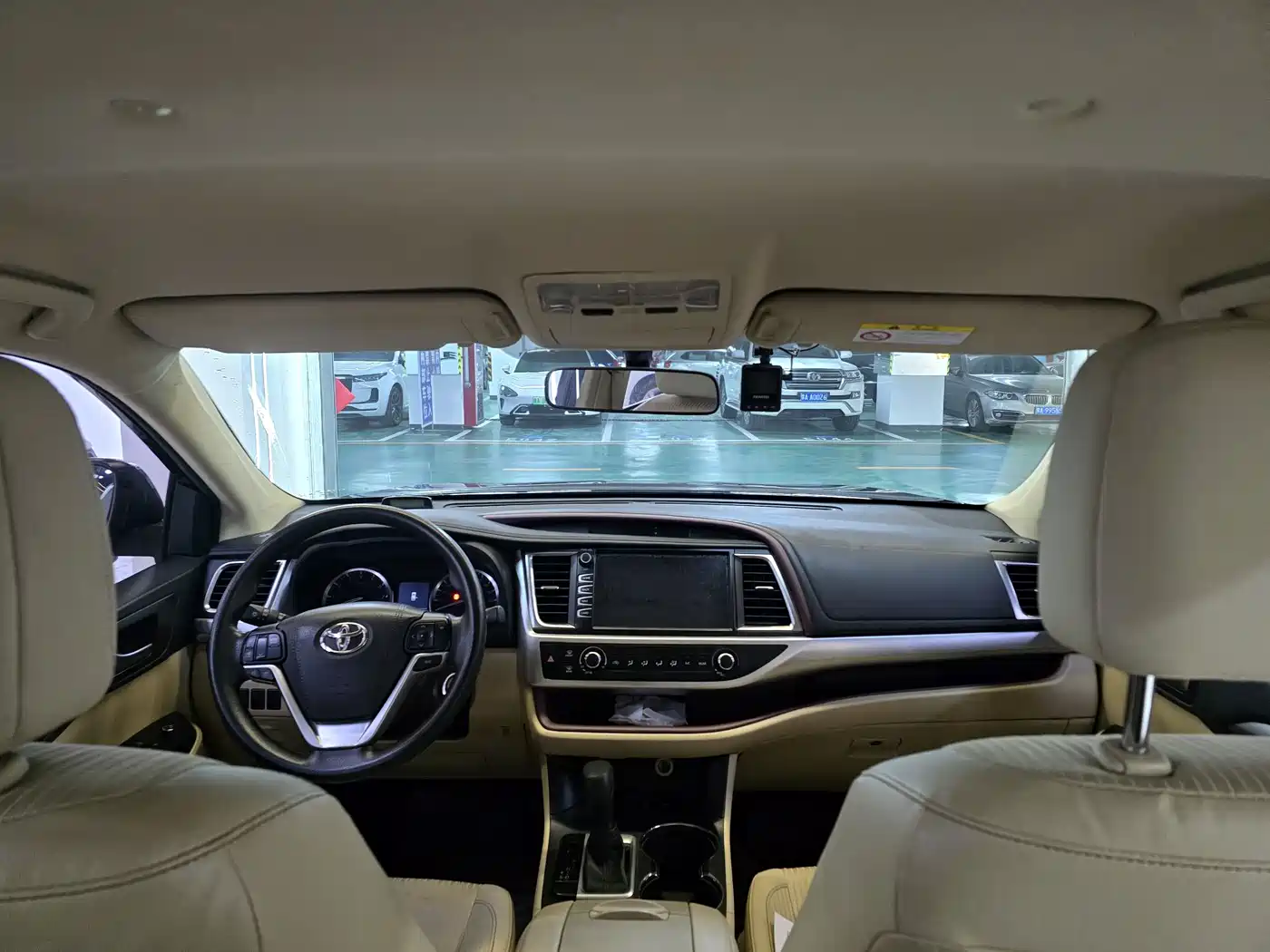 Фото 9 - Toyota Highlander