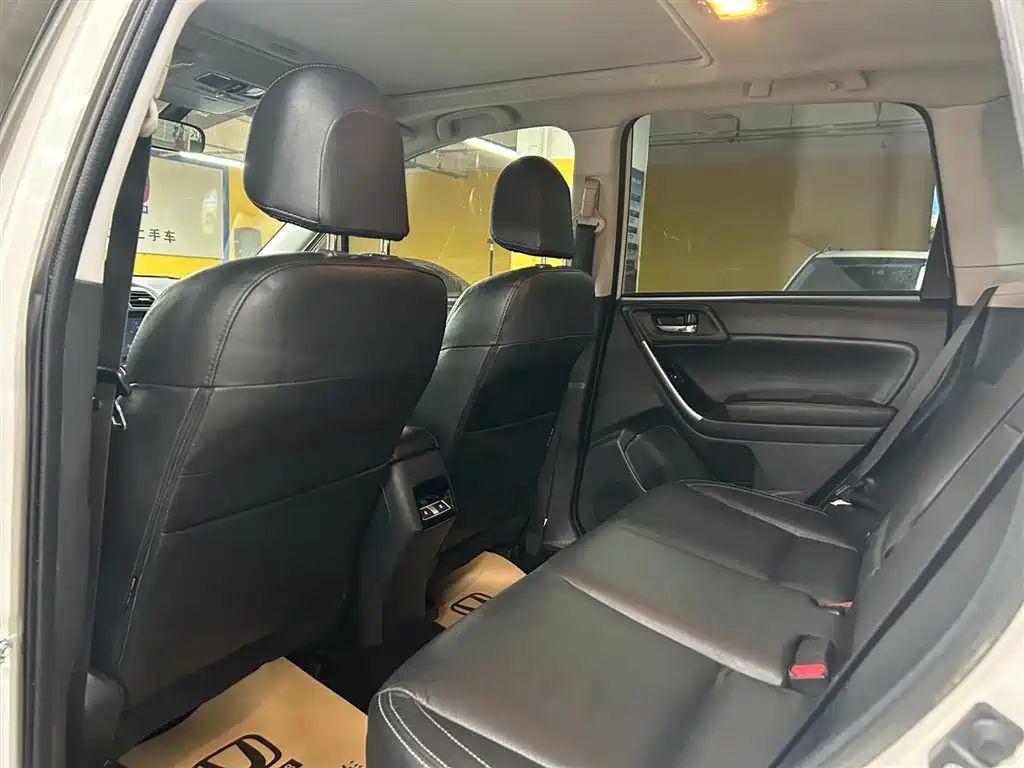Subaru Forester 2016 2.5i Prestige Navigation Edition фото 11