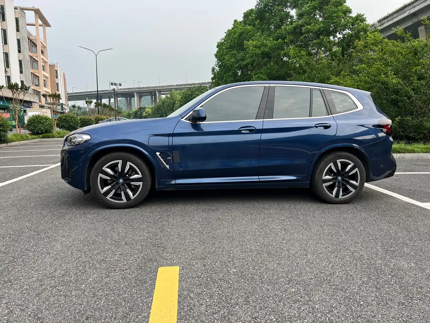 BMW iX3 2022 Leading Edition фото 4