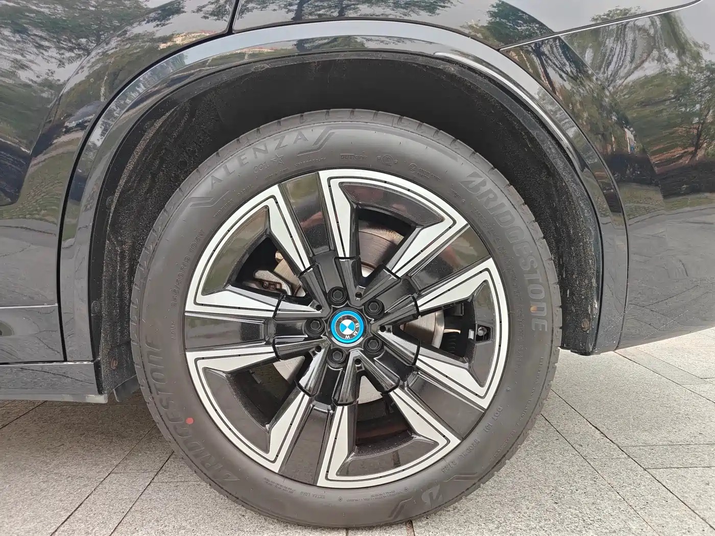 BMW iX3 2024 Leading Edition фото 18