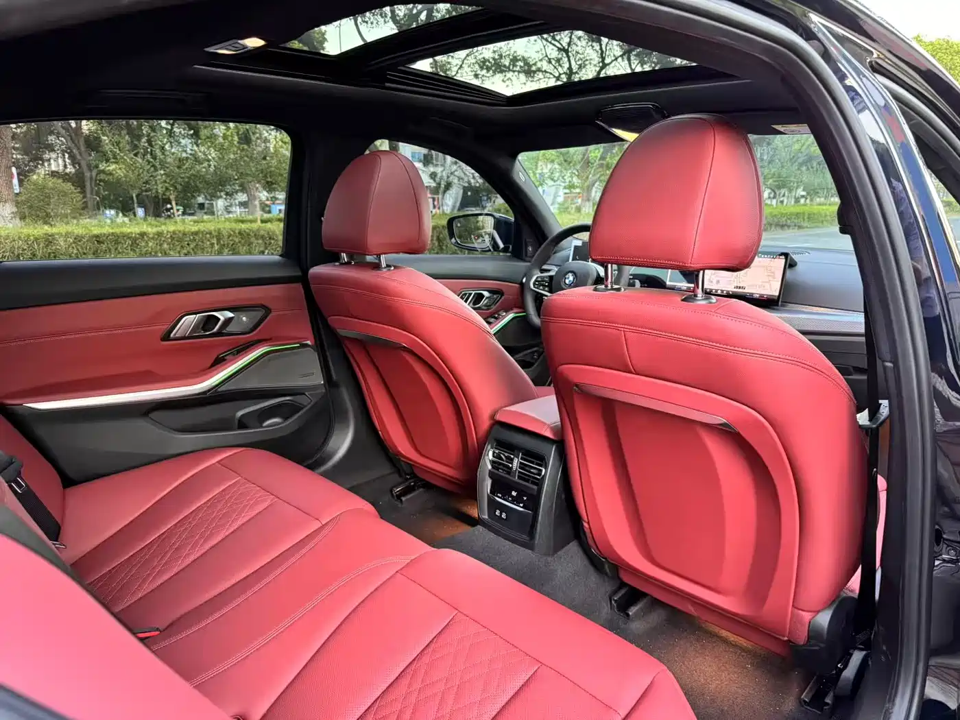 BMW 3 Series 2025 330Li Premium M Sport Night Edition фото 15