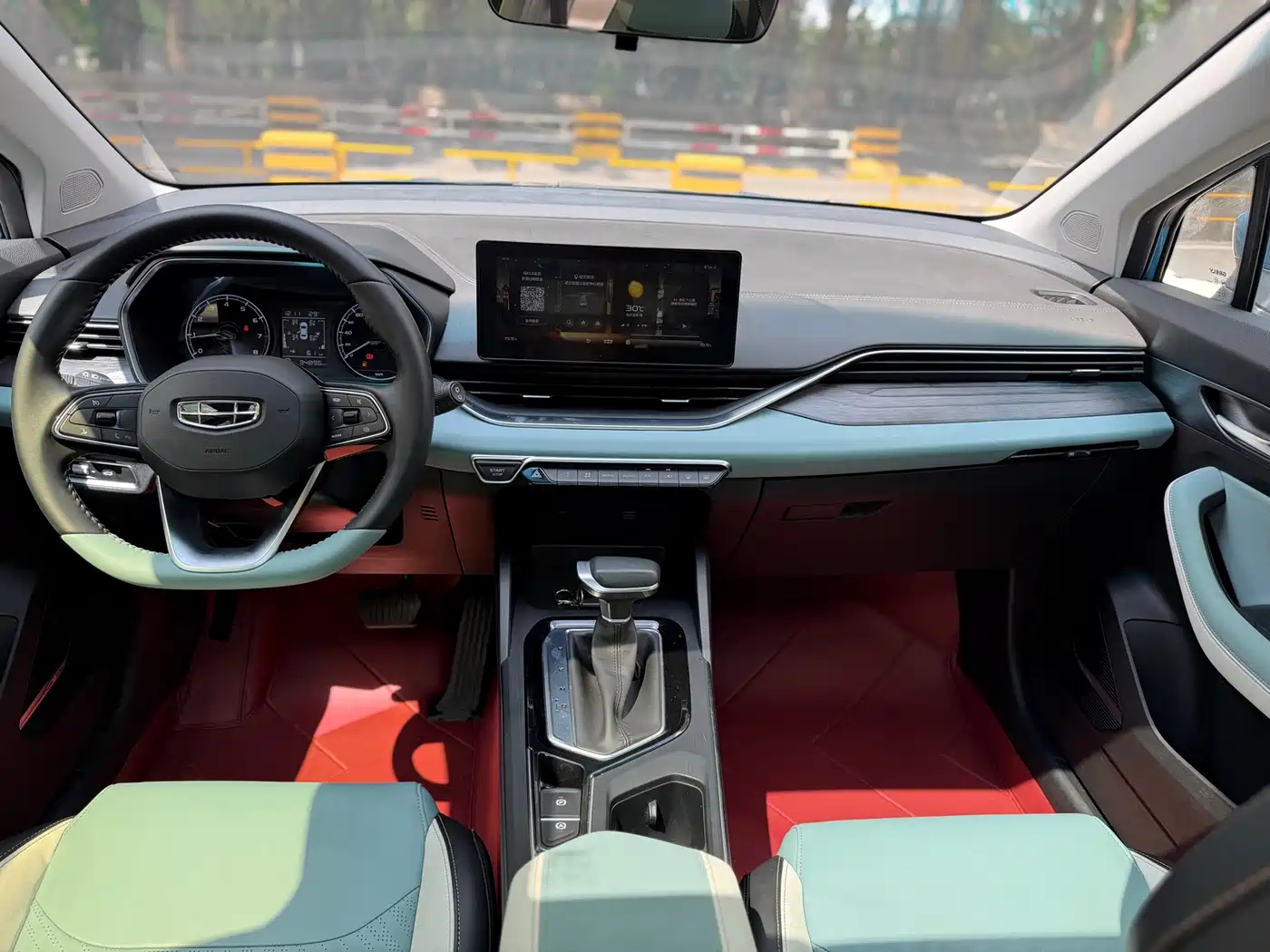 Geely Emgrand S 2022 2022 1.4T CVT Crossover Player