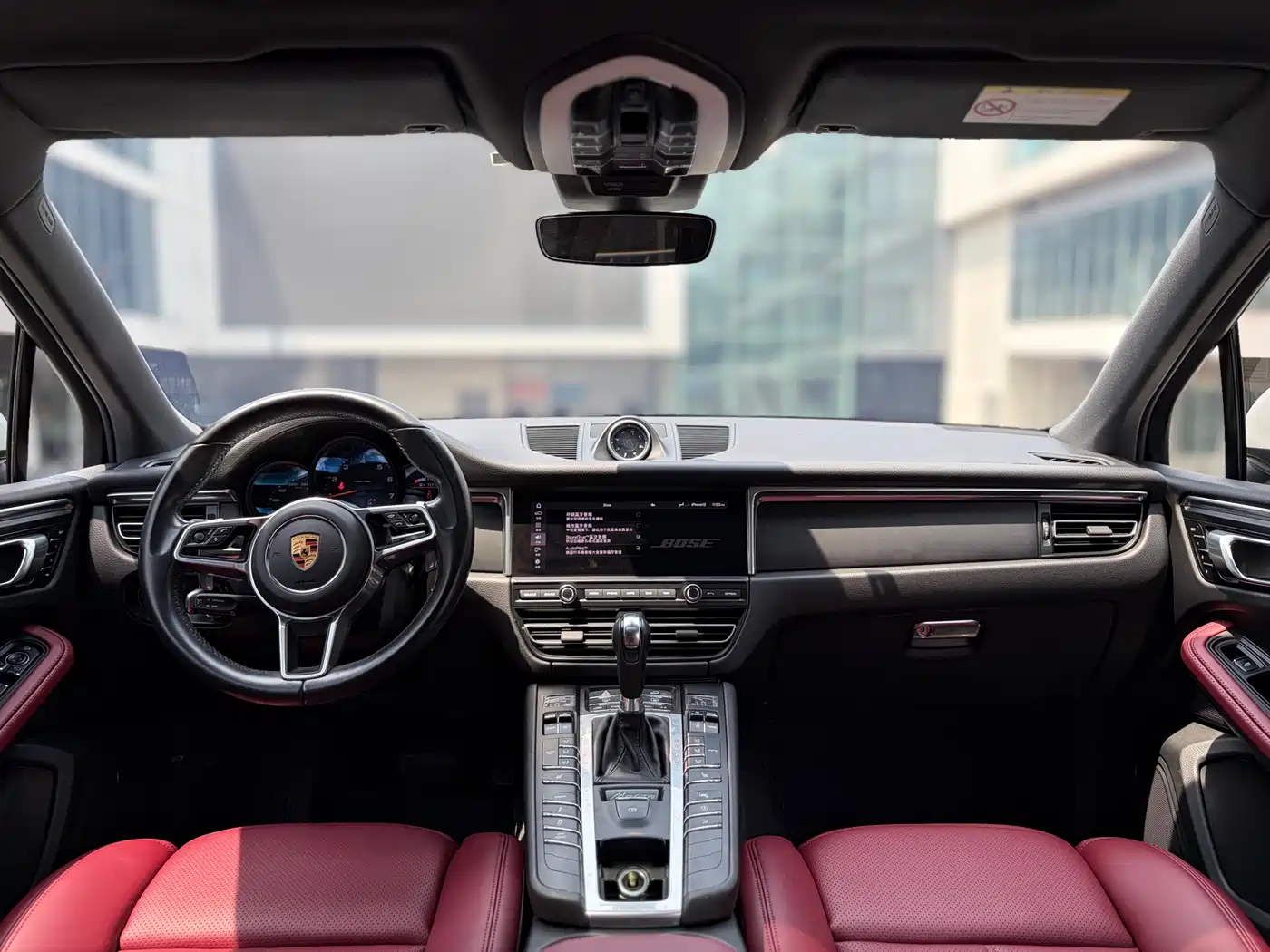 PORSCHE MACAN