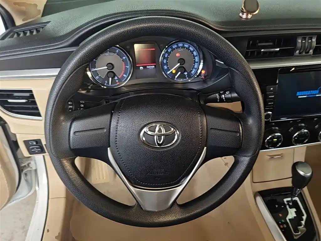 Toyota Corolla 2014 1.6L CVT GL-i фото 11
