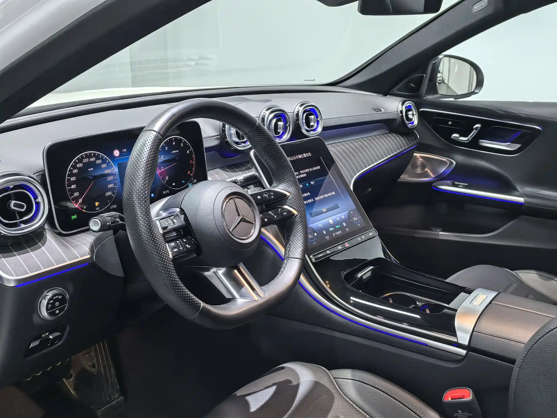 Photo 18 - Mercedes-Benz C-Class
