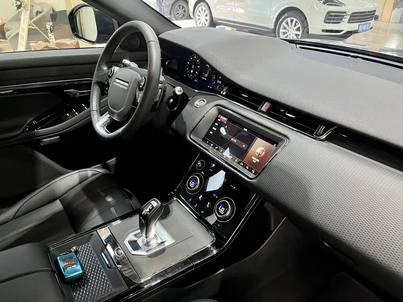 Land Rover Range Rover Evoque 2020 Model 249PS R-DYNAMIC S Gloss Black Sport Edition фото 15