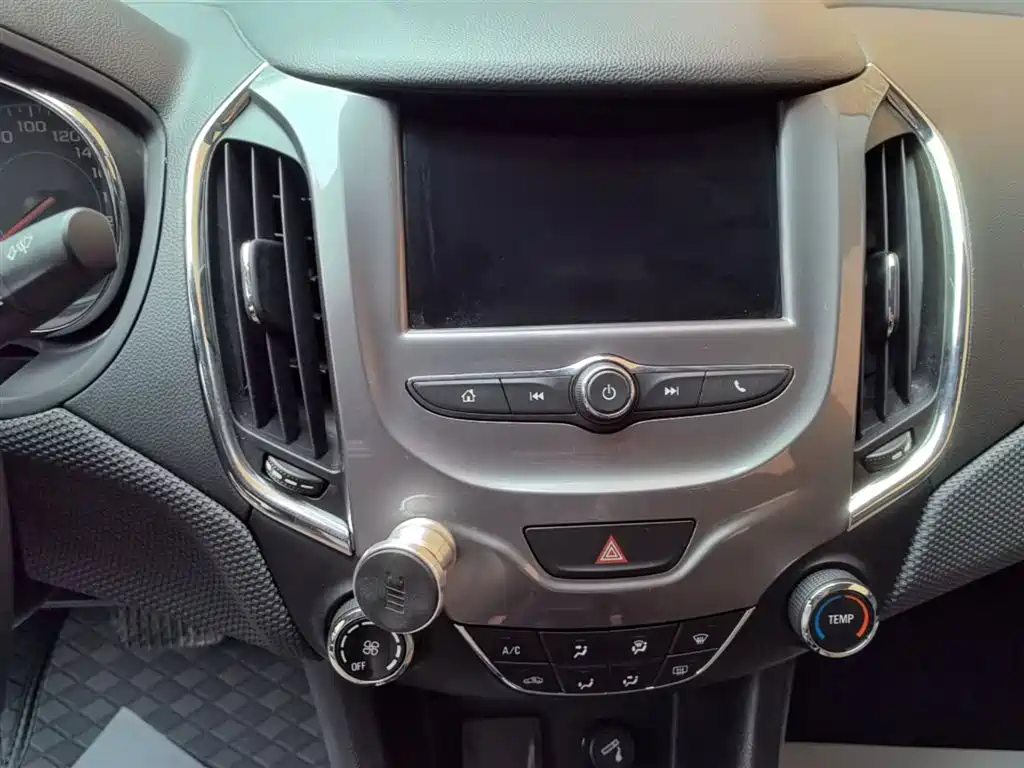 Chevrolet Cruze 2017 1.5L Automatic Pioneer Sunroof фото 13