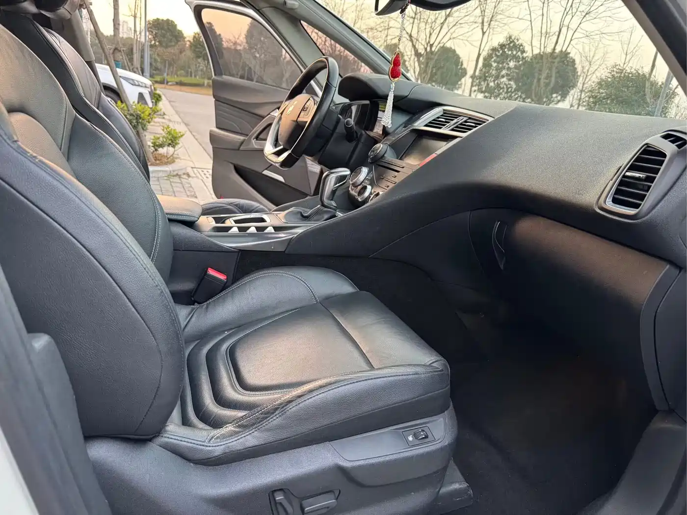 DS 5 2014 2014 1.6T Luxury THP160
