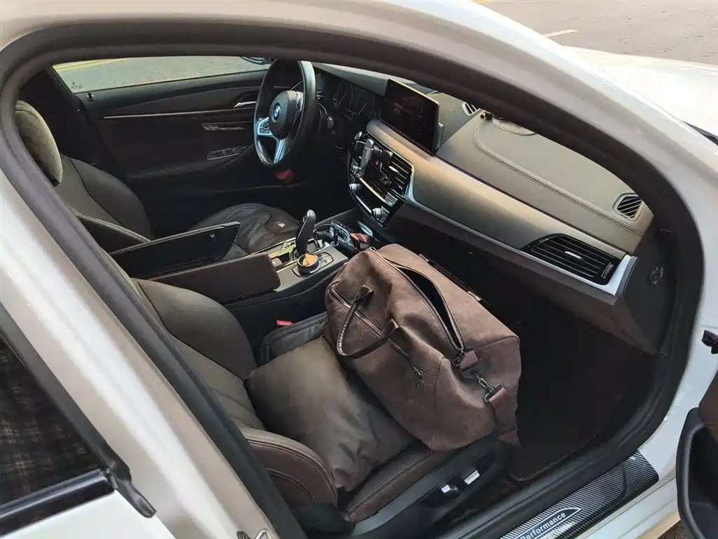 BMW 5 Series 2019 525Li M Sport Package фото 21