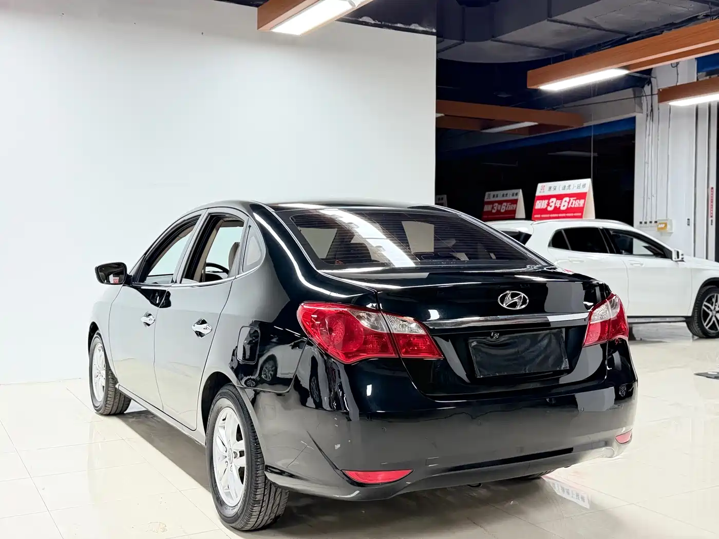 Hyundai Elantra 2011 1.6L Automatic Luxury фото 5