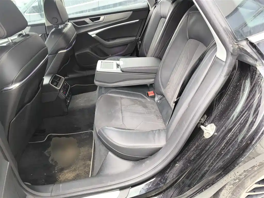 Audi A7L 2024 45 TFSI Luxury фото 13