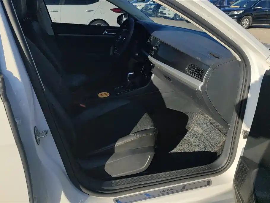 Volkswagen Lavida 2019 1.5L Automatic Comfort Edition China VI фото 8