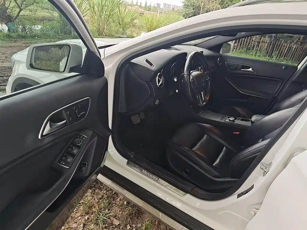 Mercedes-Benz GLA 2015 GLA 260 4MATIC Sport фото 12