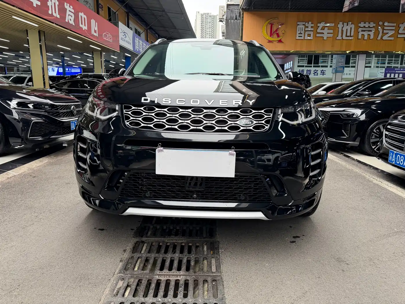 Land Rover Discovery Sport 2024 Luxury Custom Edition фото 2