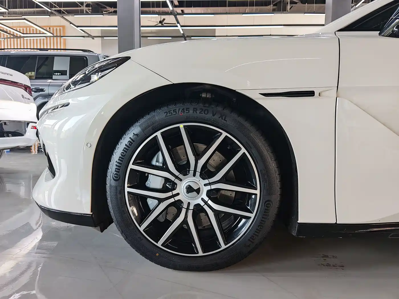 Denza Z9 2024 Model 1100km AWD Max Edition фото 3