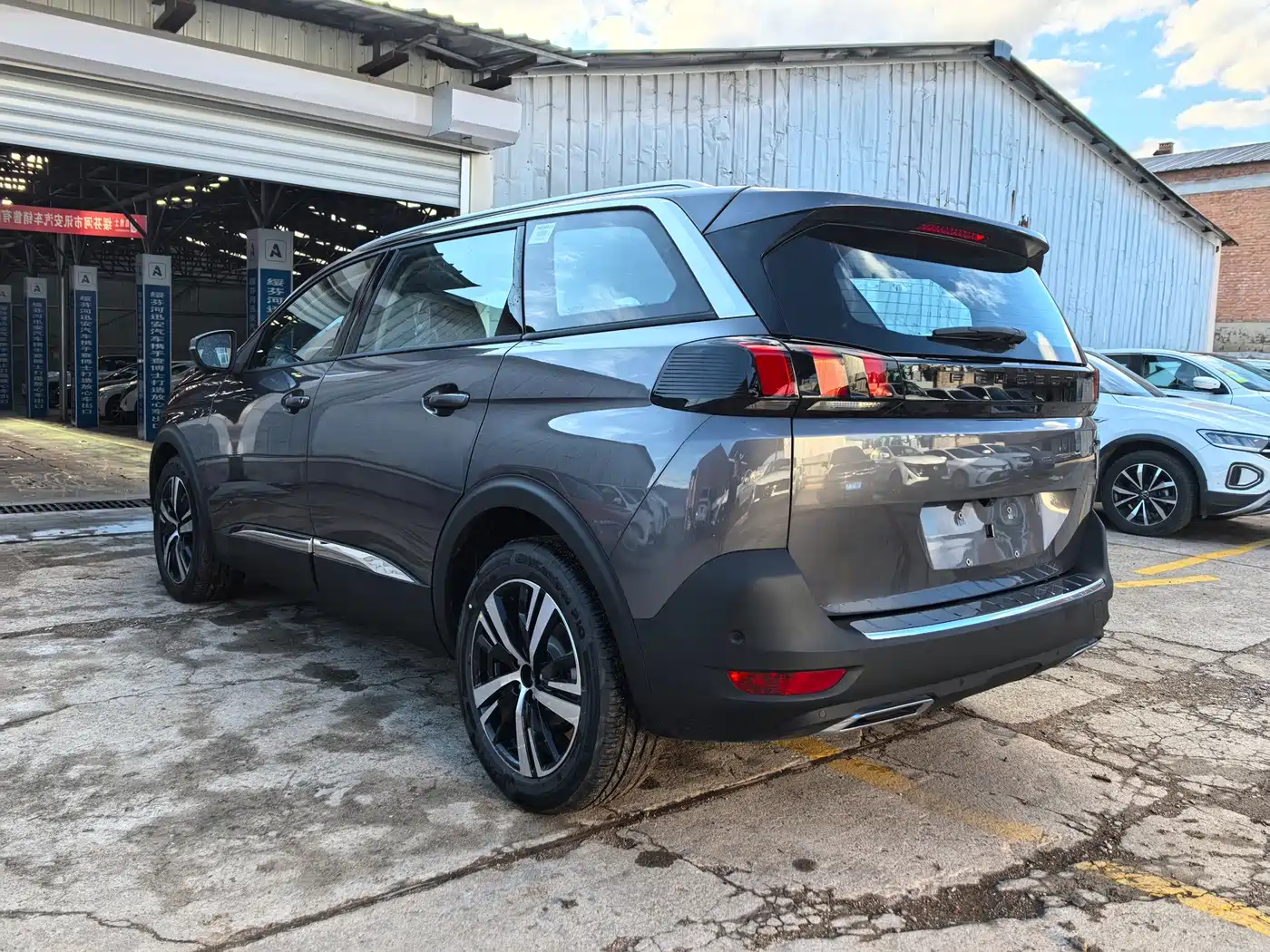 Peugeot 5008 фото 6