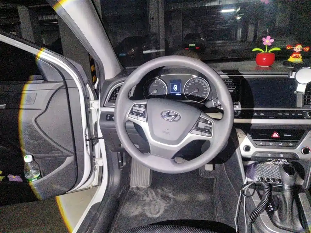 Hyundai Elantra 2018 1.6L Automatic 15th Anniversary Special Edition фото 6