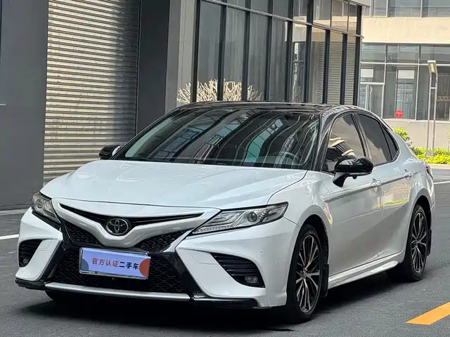 TOYOTA CAMRY