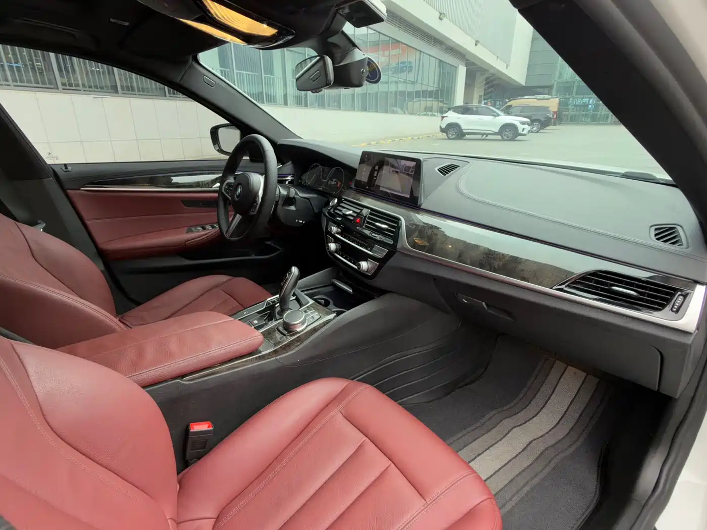 BMW 5 Series 2019 530Li Leading M Sport Package фото 10