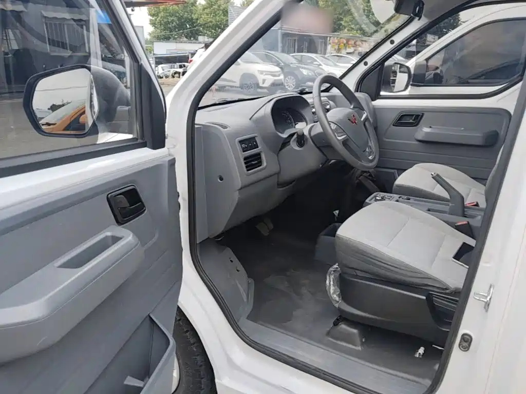 Wuling Motors Wuling Yangguang 2025 2024 300KM Comfort Bus Version 75kW