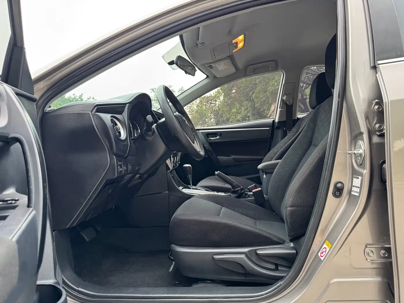 Toyota Corolla 2017 Facelift 1.2T S-CVT GL фото 9