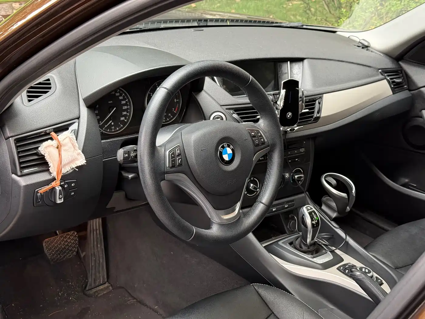 Фото 9 - BMW X1