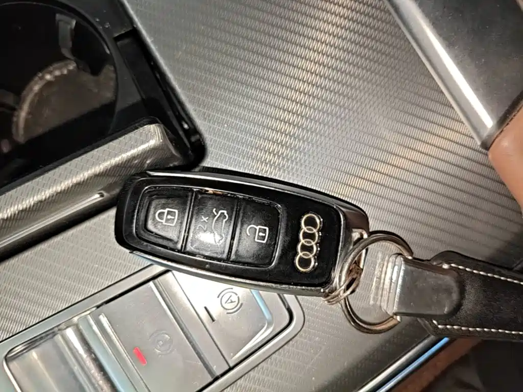 Фото 13 - Audi A6L
