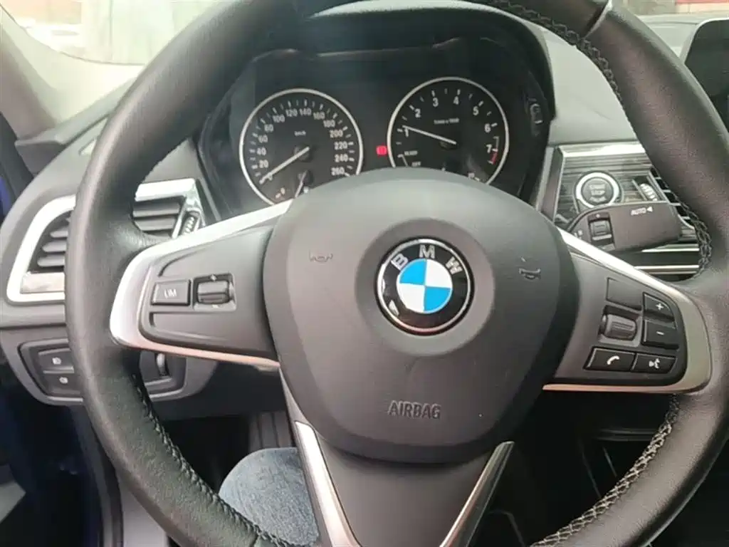 BMW 1 Series 2017 118i Sport фото 11
