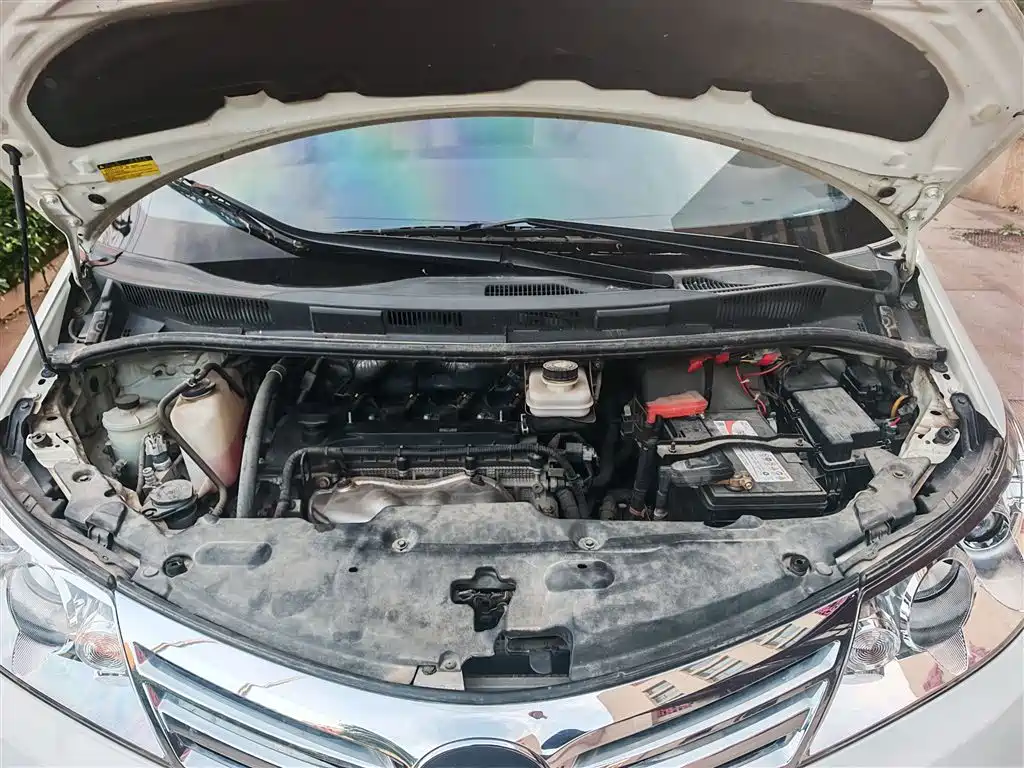BYD M6 2015 2.4L Automatic Premium Edition фото 17