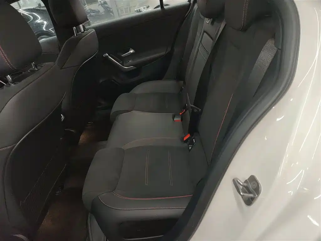 Mercedes-Benz A-Class 2024 Facelift A 200 L Fashion фото 13