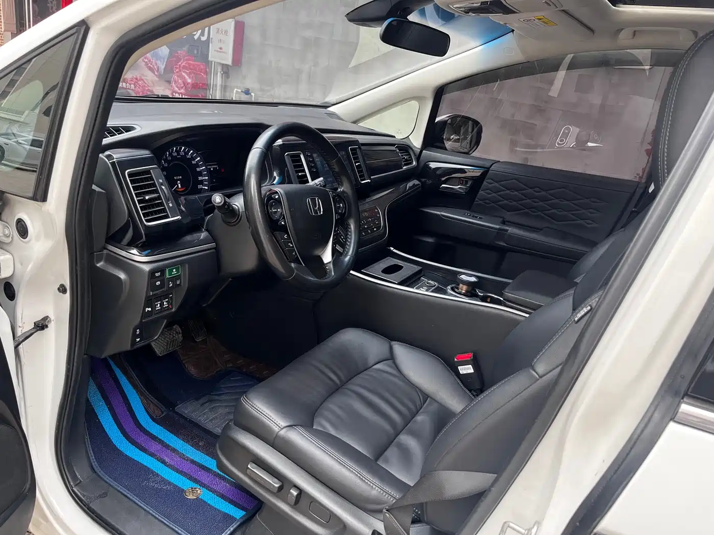 Фото 4 - Honda Elysion